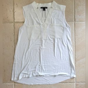 Cable & Gage. White blouse. Light. Sleeveless. Business casual. Small
